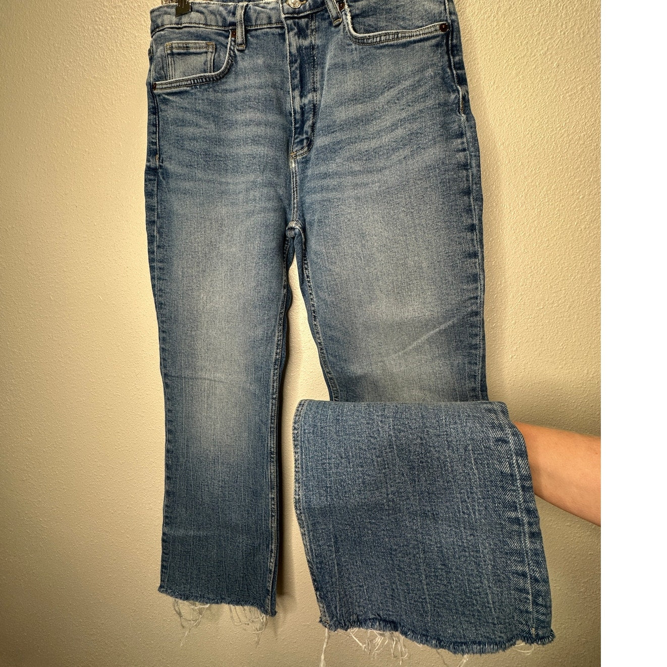Zara Medium Light Wash Whiskered Raw Hem Mini Flare Leg Midrise Crop Jean 10