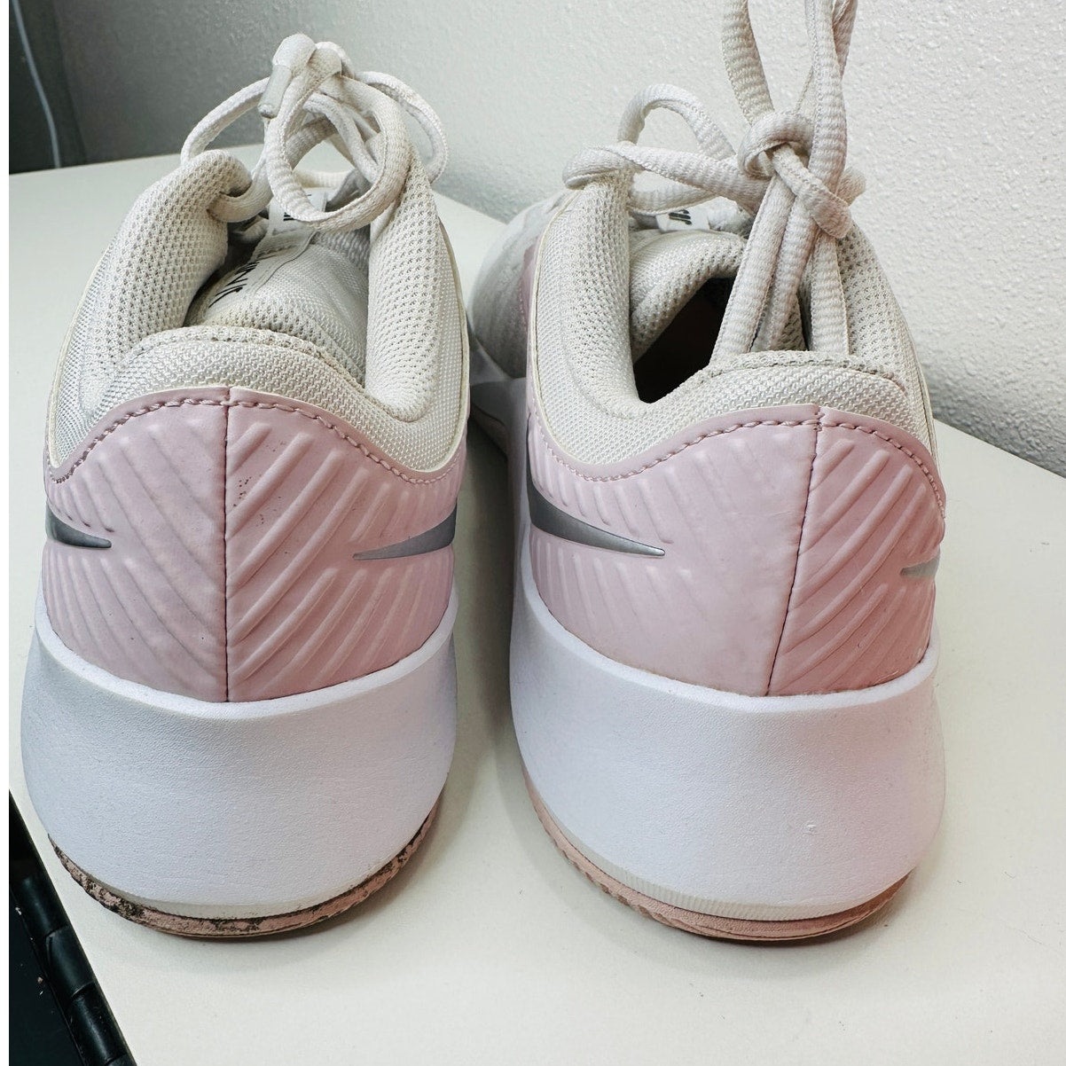 Nike MC Trainer Platinum Metallic Silver & Pink Training Sneakers 8.5