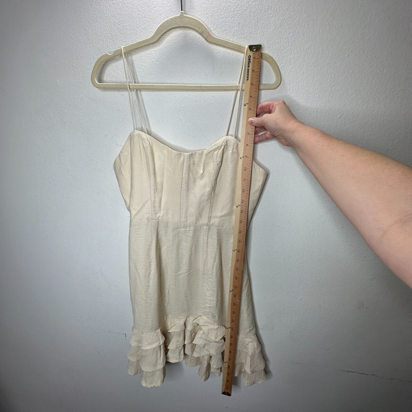 Saints + Secrets Creamy Beige Structured Bodice Tiered Ruffle & Hem Mini Dress M