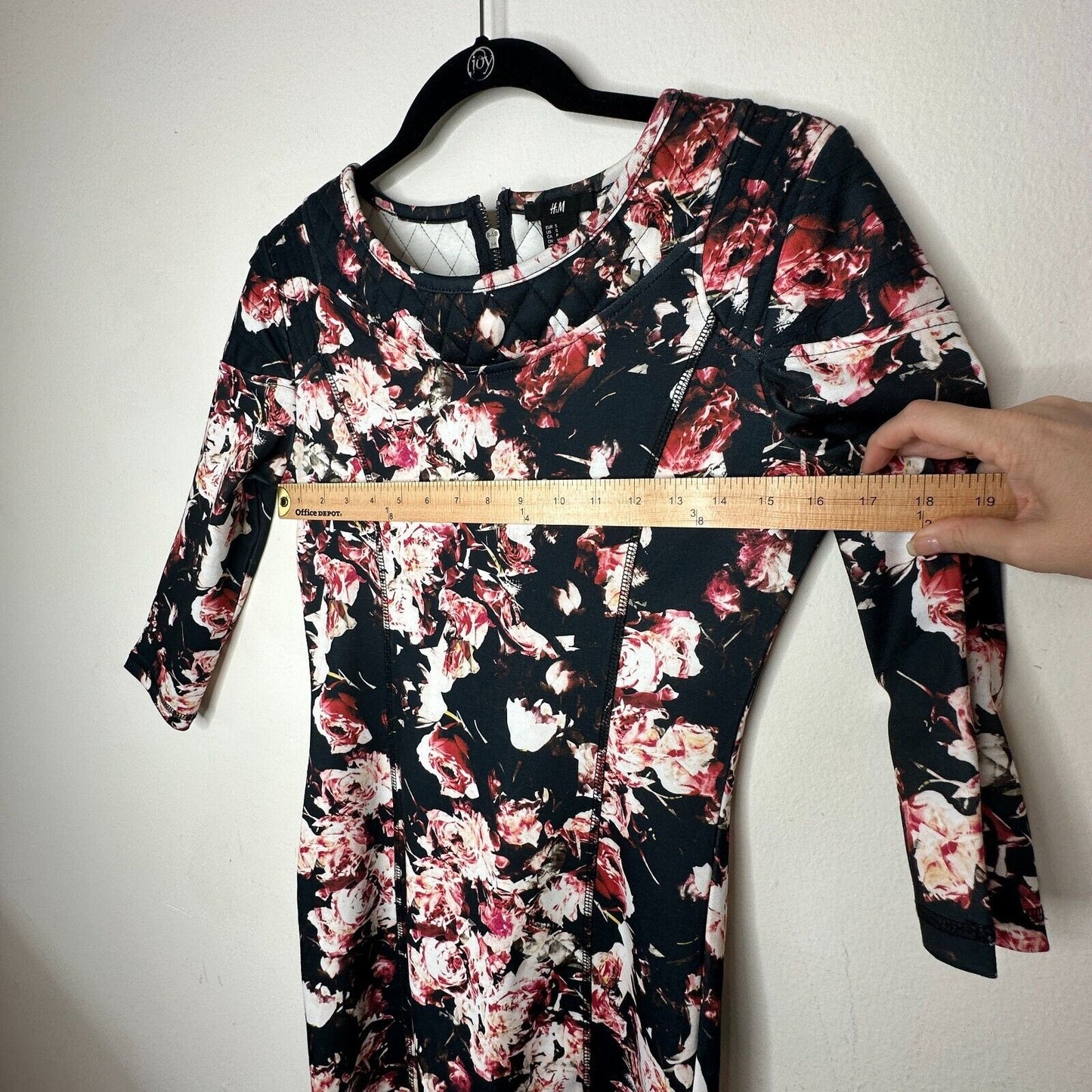 H&M Black Red and White Floral 3/4 Sleeve Mini Dress Quilted At Shoulders Zip S