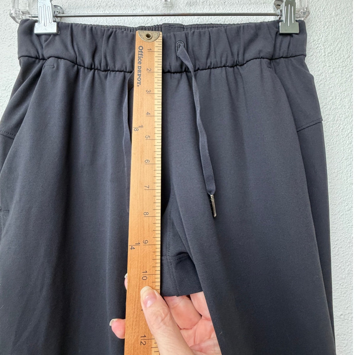 Lululemon On The Fly Jogger Black Drawstring Cuffed Pants Size 2