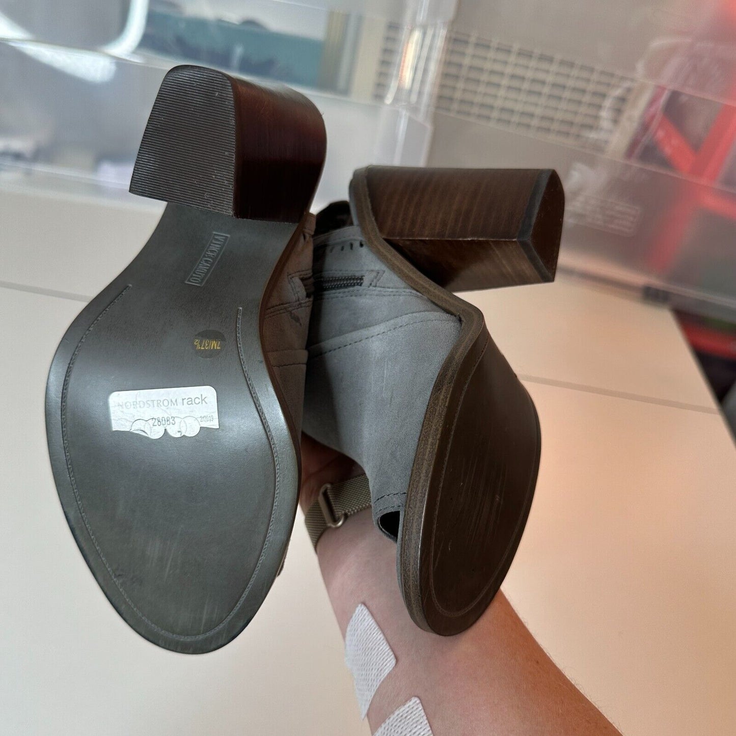 Vince Camutto Gray Koral Laser Cut Suede Open Toe Block Heel Booties Zip size 7