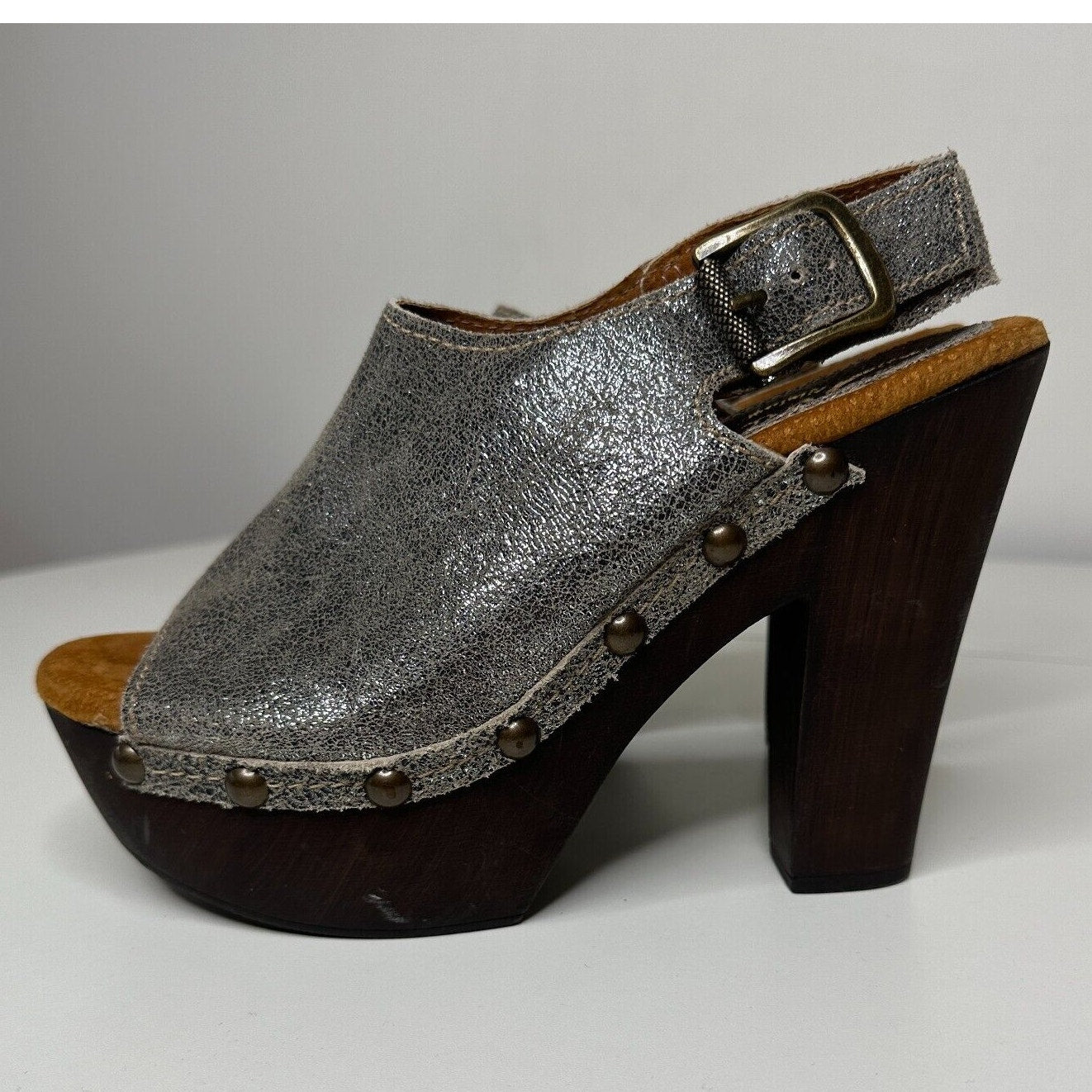 Sbicca Silver Cracked Leather Clunky Heel Ablaze Vintage Collection Open Toe 7