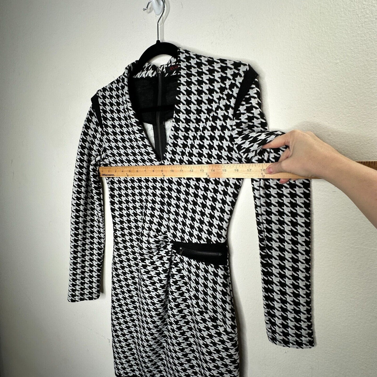 Black & White Houndstooth VNeck Long Sleeve Ruche Zip Waist Fitted Mini Dress M