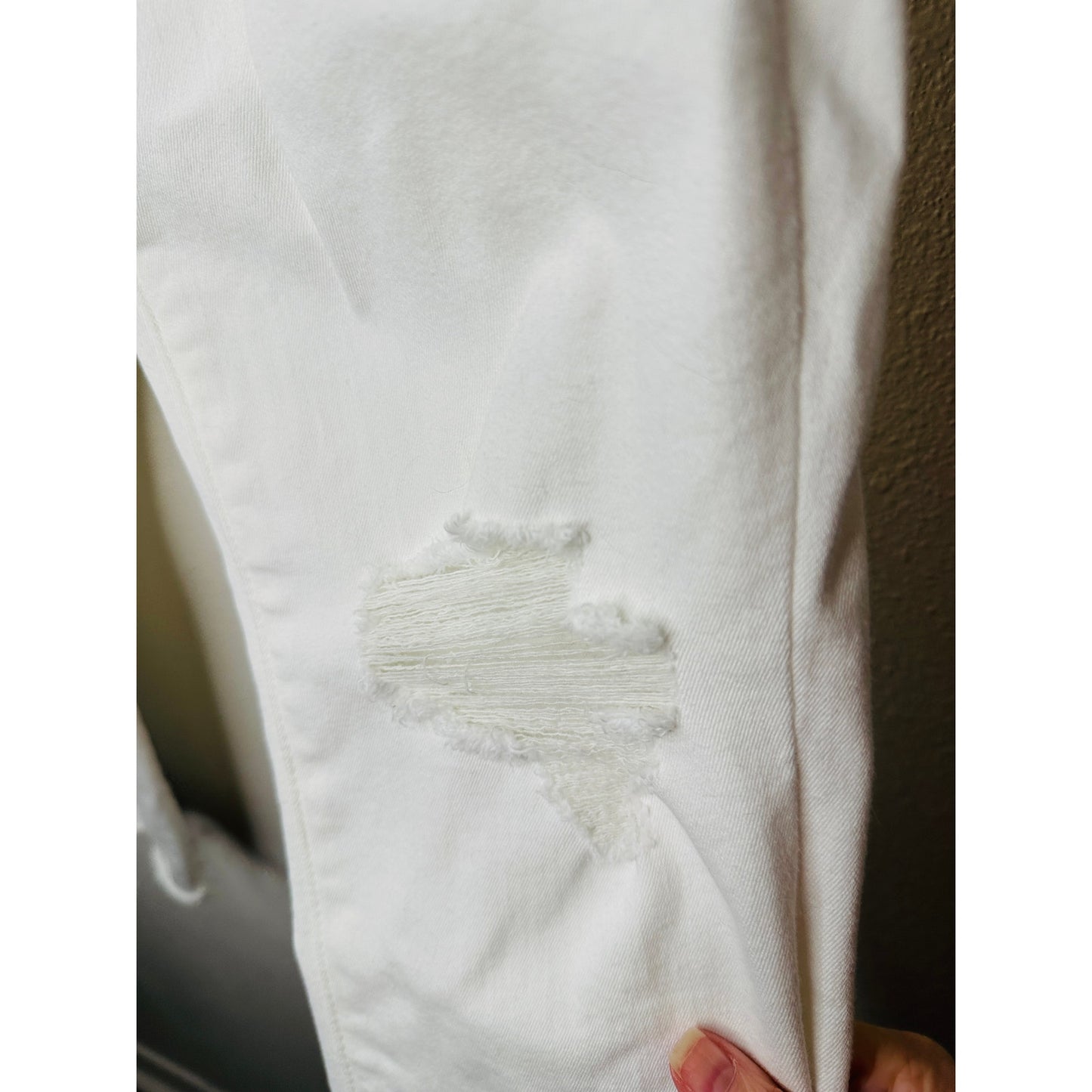 7 For All Mankind White Distressed Raw Hem Gwenevere Jeans 30