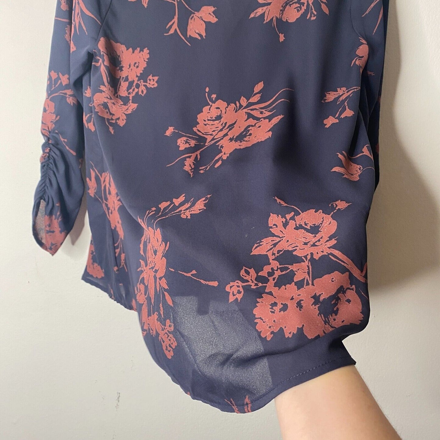 Evereve Allison Joy Alexa Crossover Top Navy & Brown Floral 3/4 Sleeve VNeck XS