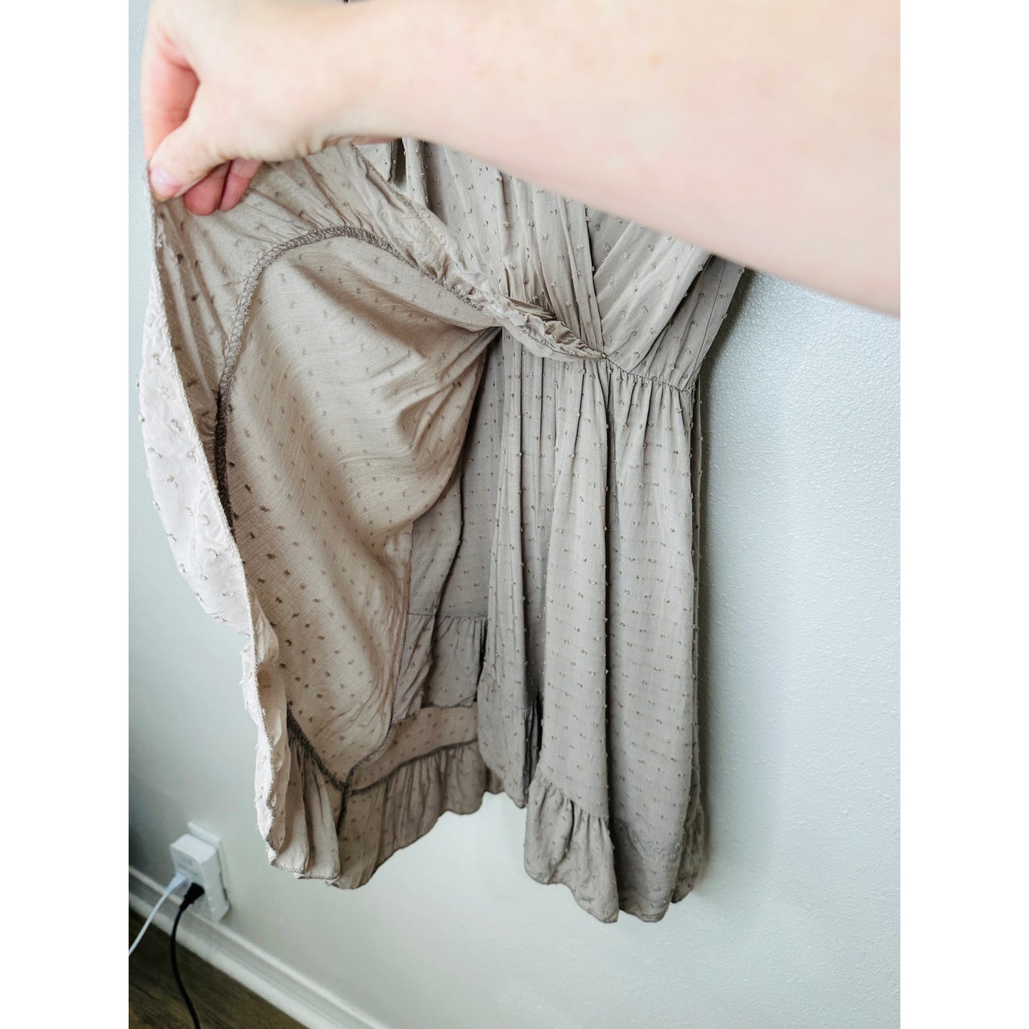 Alice Rinaldi Taupe Tonal Polka Dot Short Sleeve Faux Wrap Ruffle Dress M