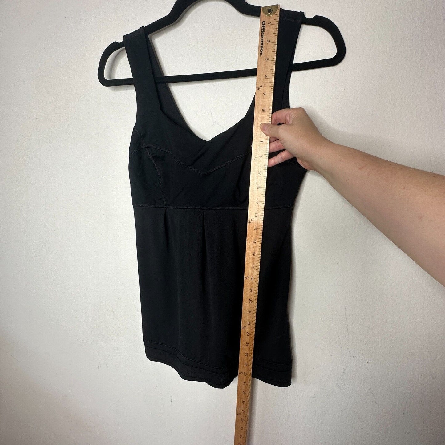 Lululemon Black Run Tame Me Tank Top Yoga Luxtreme Cinch Bottom Fitted Size 6