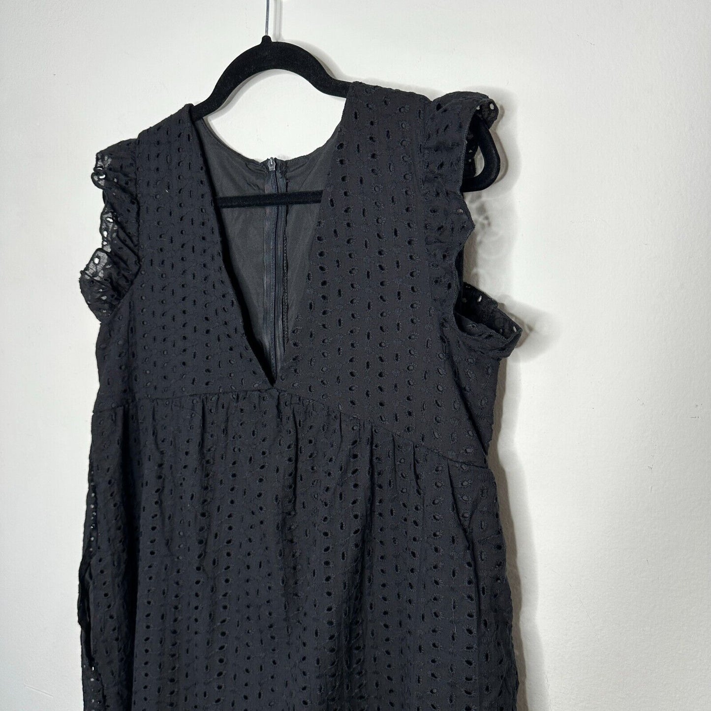 Black Eyelet Lace Ruffle Deep VNeck Zip Sleeveless Romper Mini Empire Waist Med