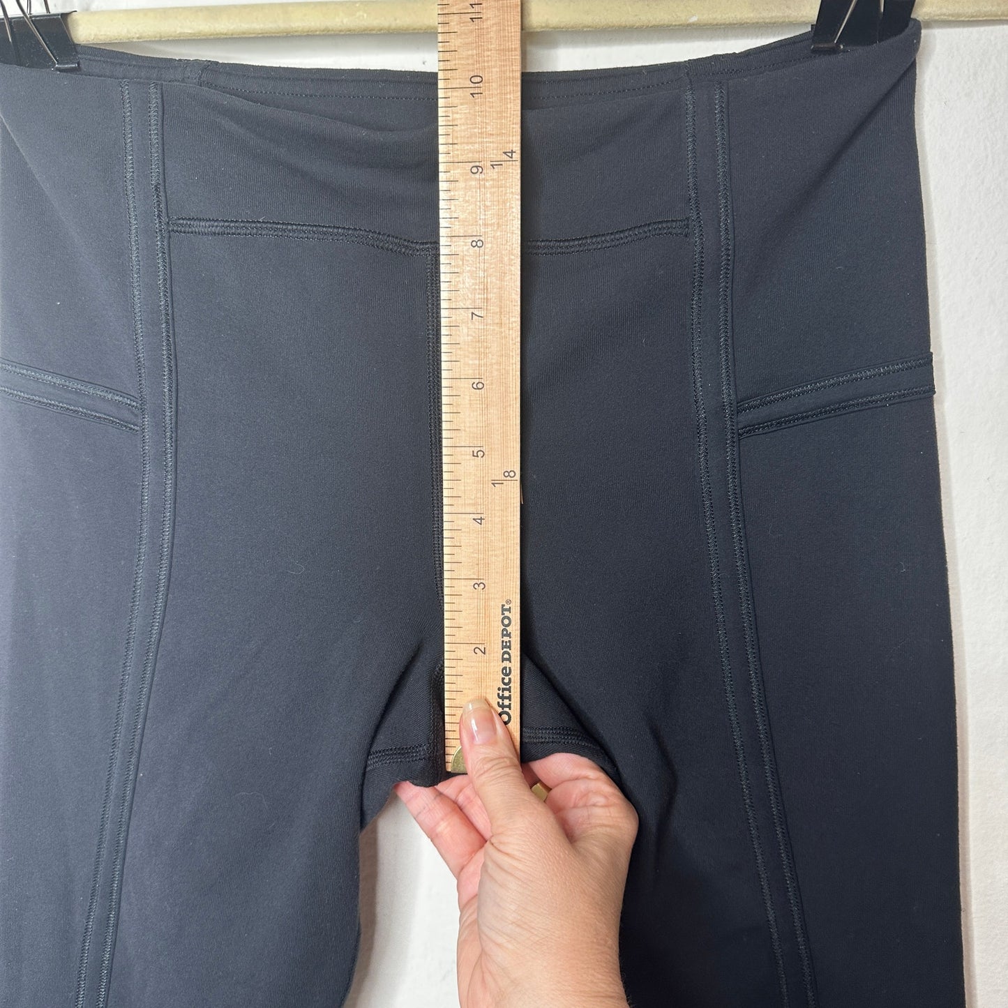 Lululemon Black Crop Yoga Capri Pant Leggings 6