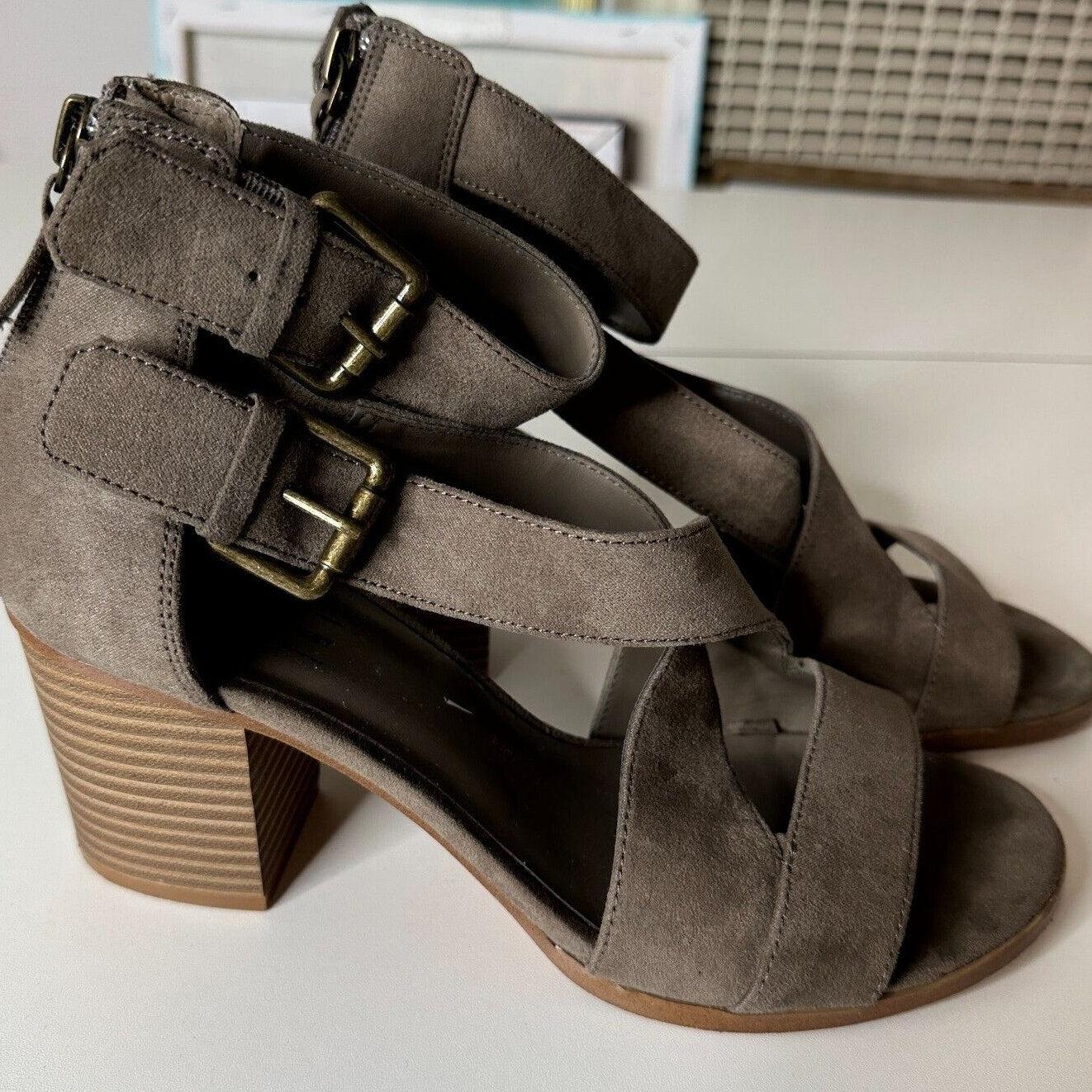 Melrose & Market Gray Taupe Suede Brass Ankle Buckle Sandal Block Heel Shoes 7.5