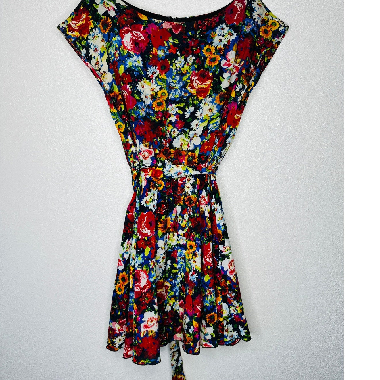 Alice + Olivia Silk Matilda Bouquet Floral Scoop Neck Tie Belt Back Zip Blue Red Dress