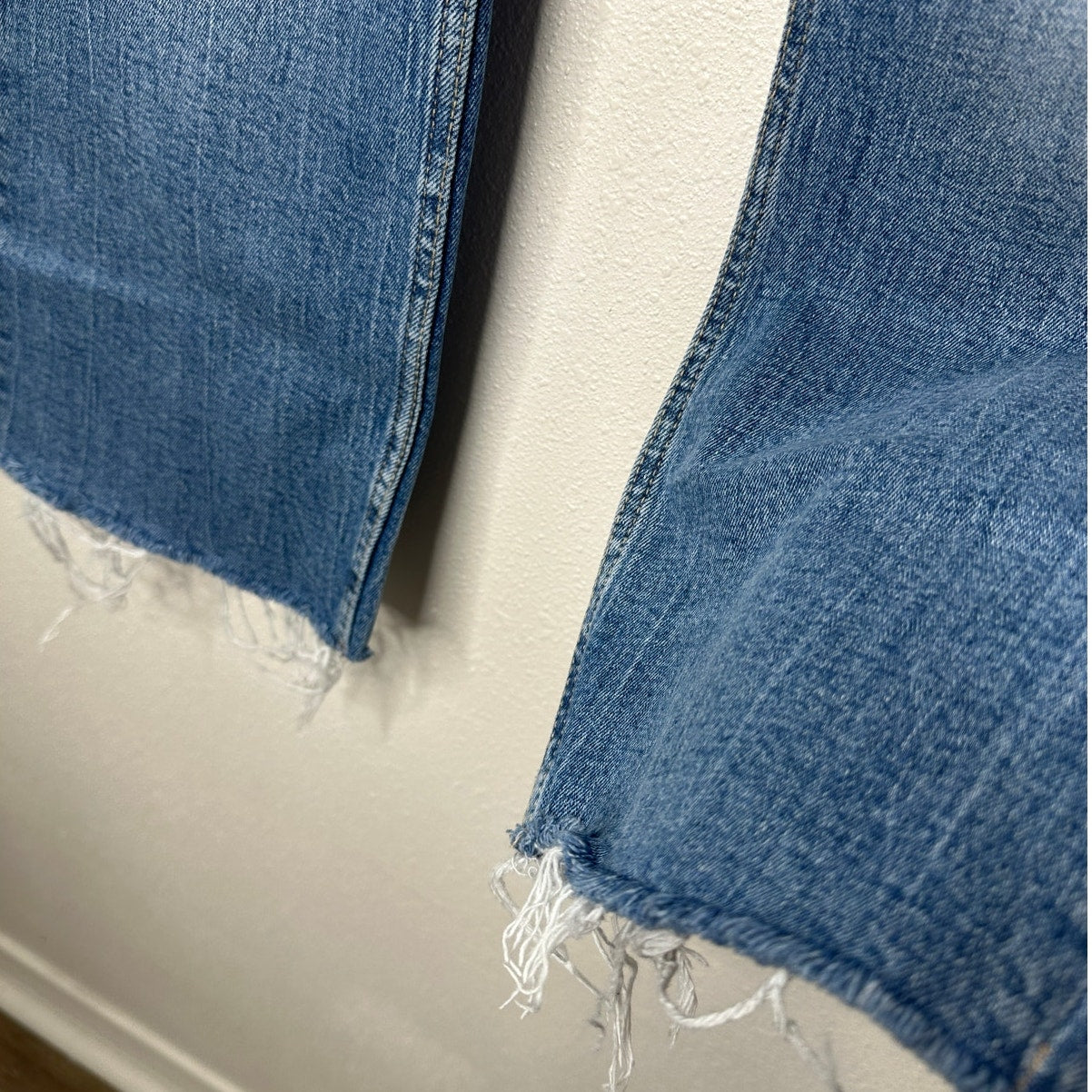 Zara Medium Light Wash Whiskered Raw Hem Mini Flare Leg Midrise Crop Jean 10