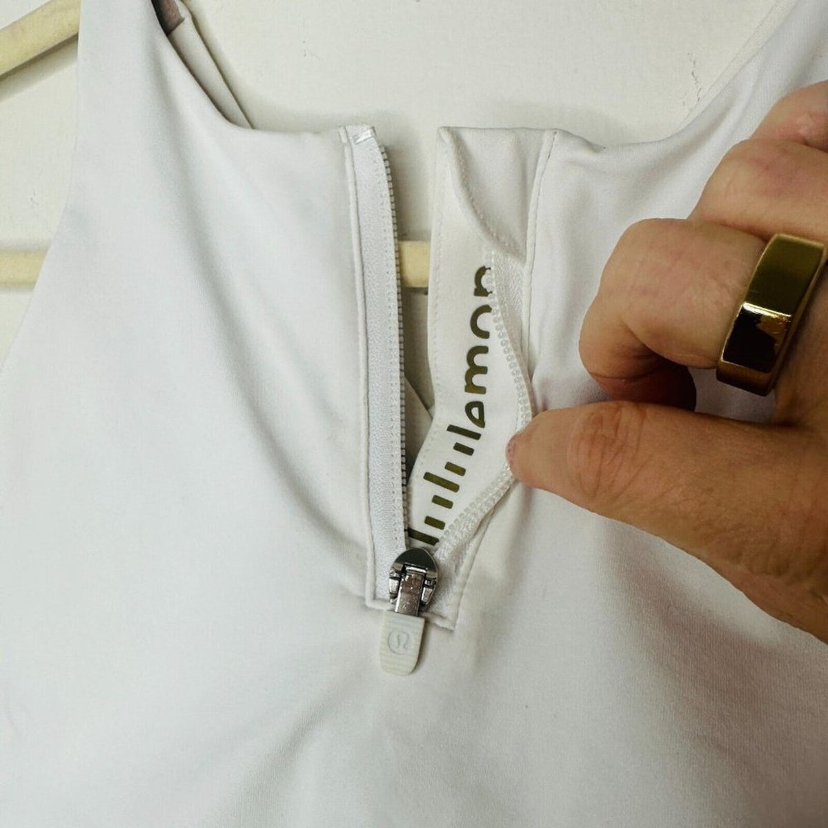 Lululemon White High Neck Energy Sports Bra Long Line Zip Special Edition 6