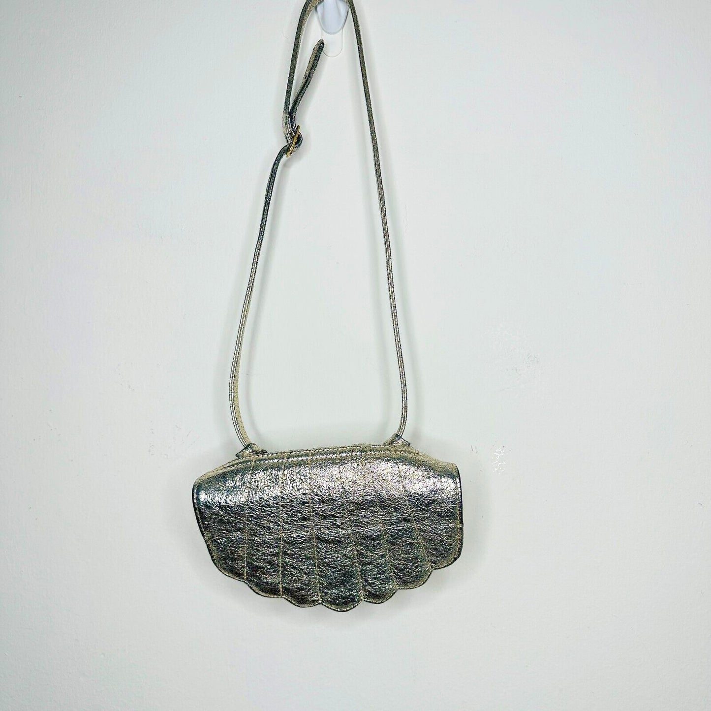 C.A.B. Gold-Silver Shimmer Clam Shell Design Fabric Shoulder Strap Snap Close