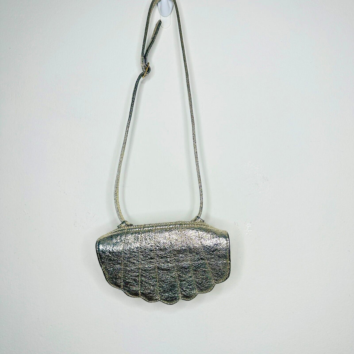C.A.B. Gold-Silver Shimmer Clam Shell Design Fabric Shoulder Strap Snap Close