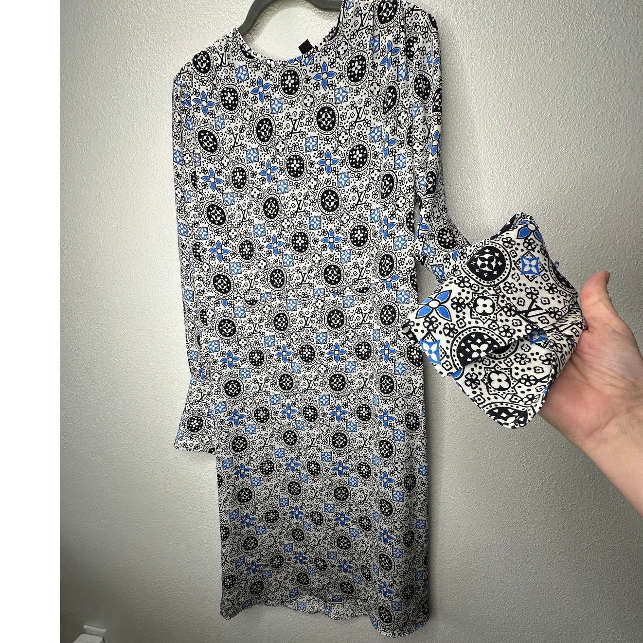 Louis Vuitton Silk Belted Print Midi Dress Runway White Black Blue 42 / 10