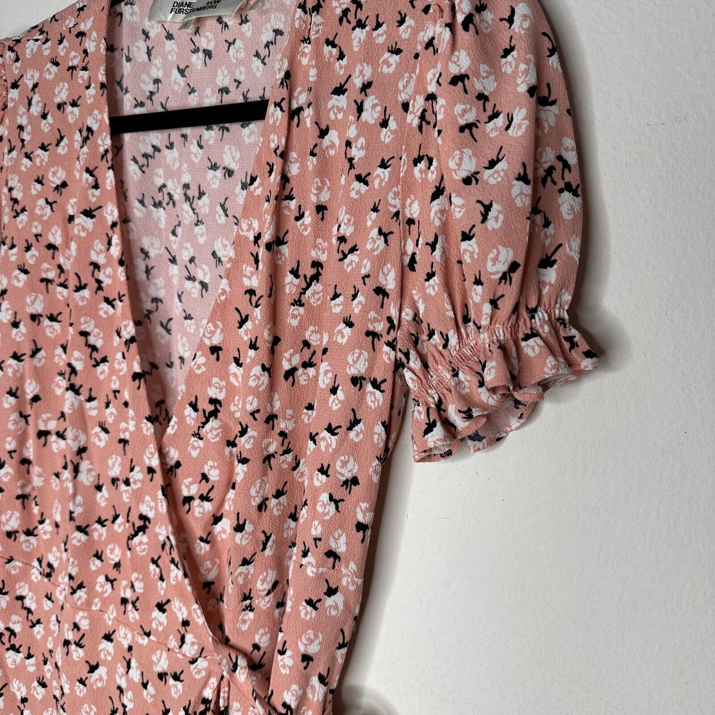 Diane Von Furstenberg Peach White Black Floral Ruffled Wrap Mini Puff Sleeve SM