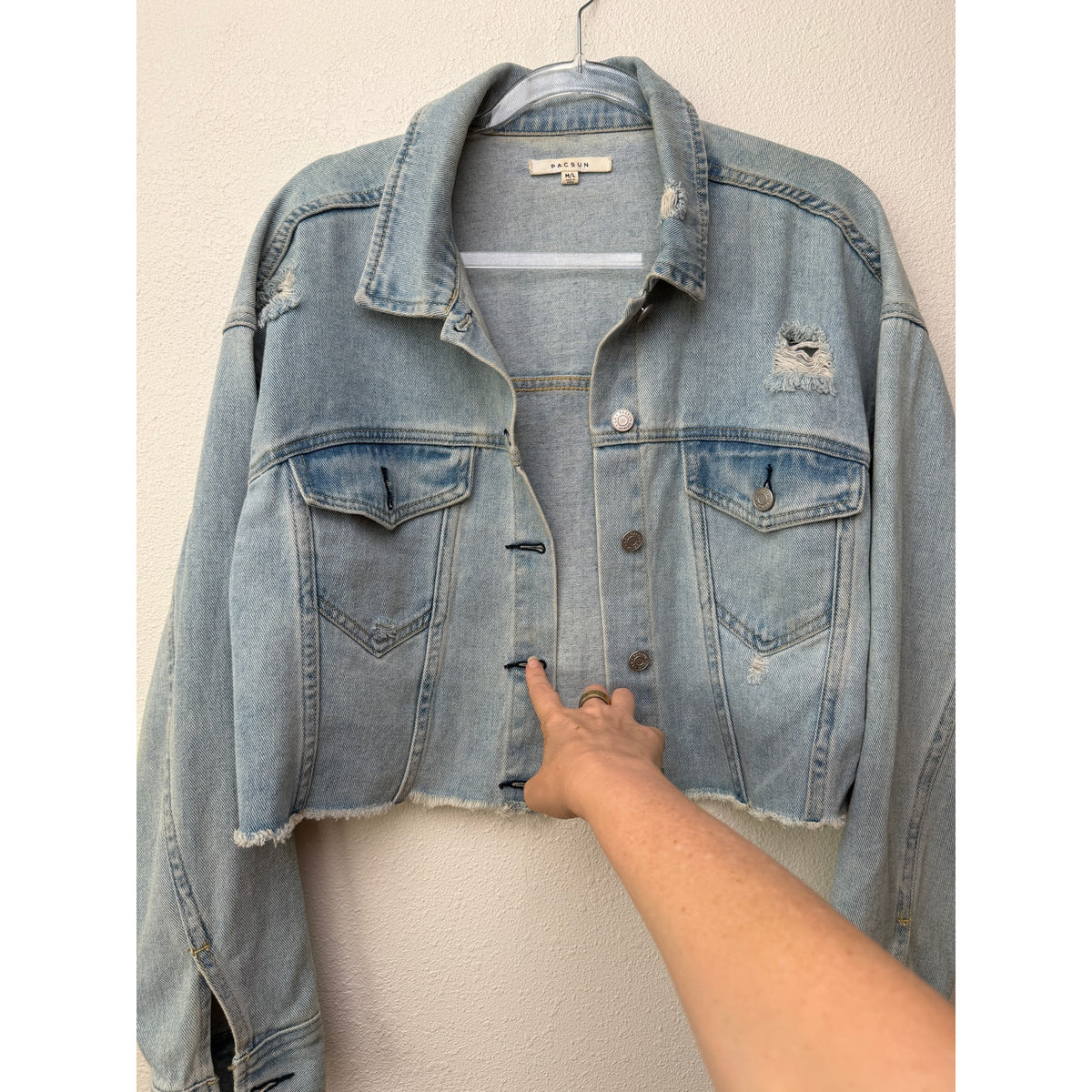 PacSun Distressed Cropped Denim Jacket Light Wash Raw Hem US M/L