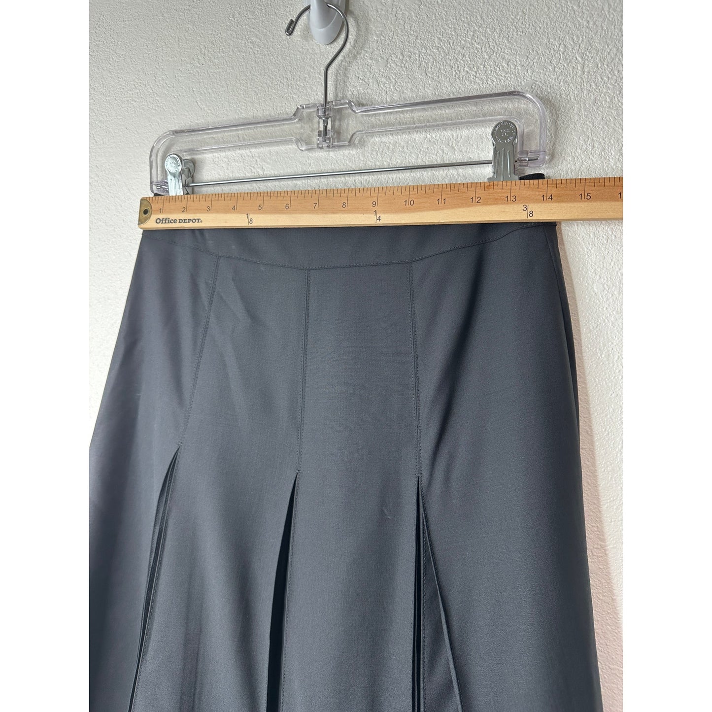 Burberry Black Pleated A-Line Skirt Side Zip Knee Length 23”