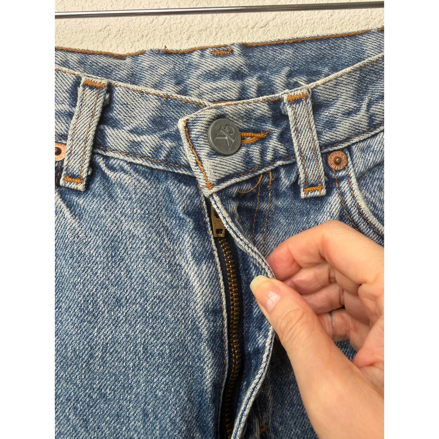 Calvin Klein Medium Wash Cutoff Shorts Womens 6 2/4
