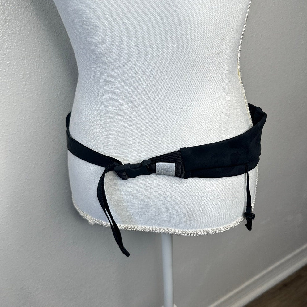 Lululemon Black Camo Jacquard Reflective Running Belt Waist Pack Fanny Pack