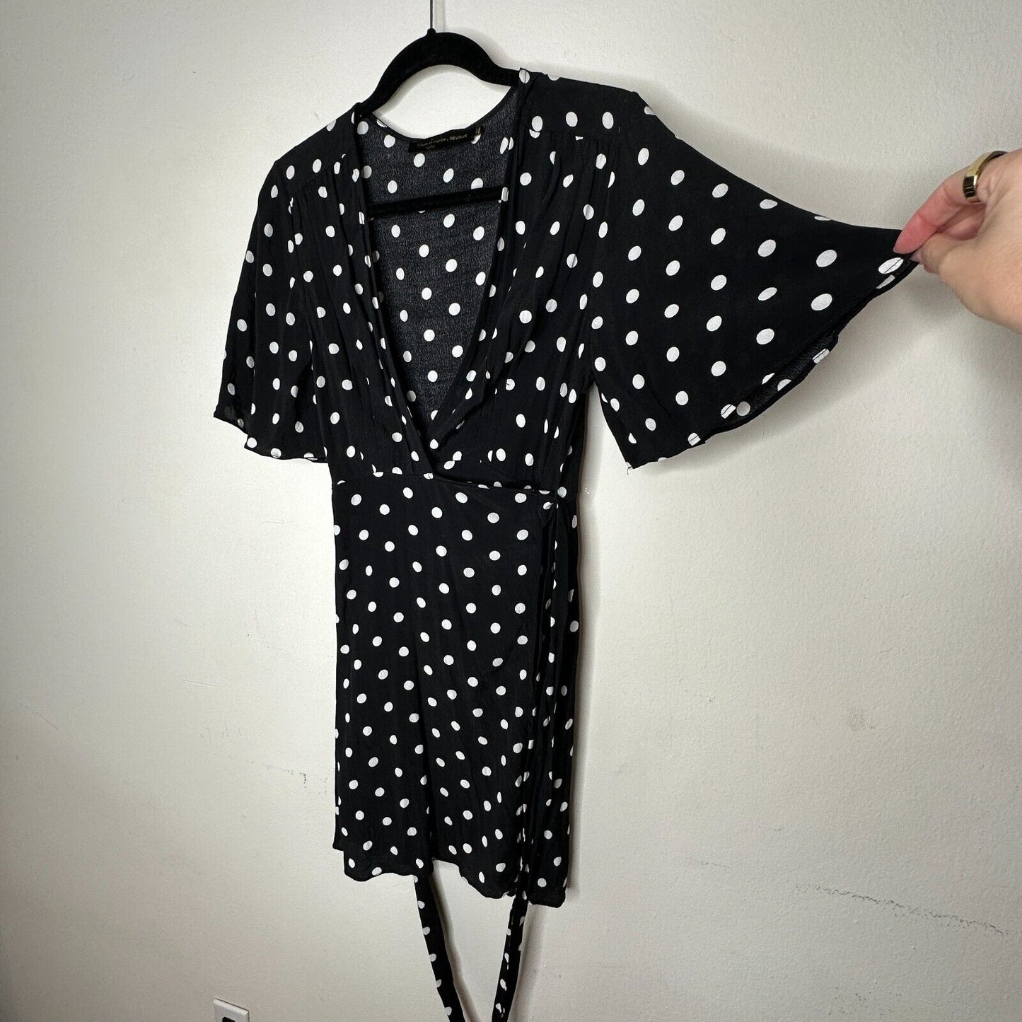 House of Harlow Black White Polka Dot Harper Wrap Mini V-neck Short Sleeve Tie L