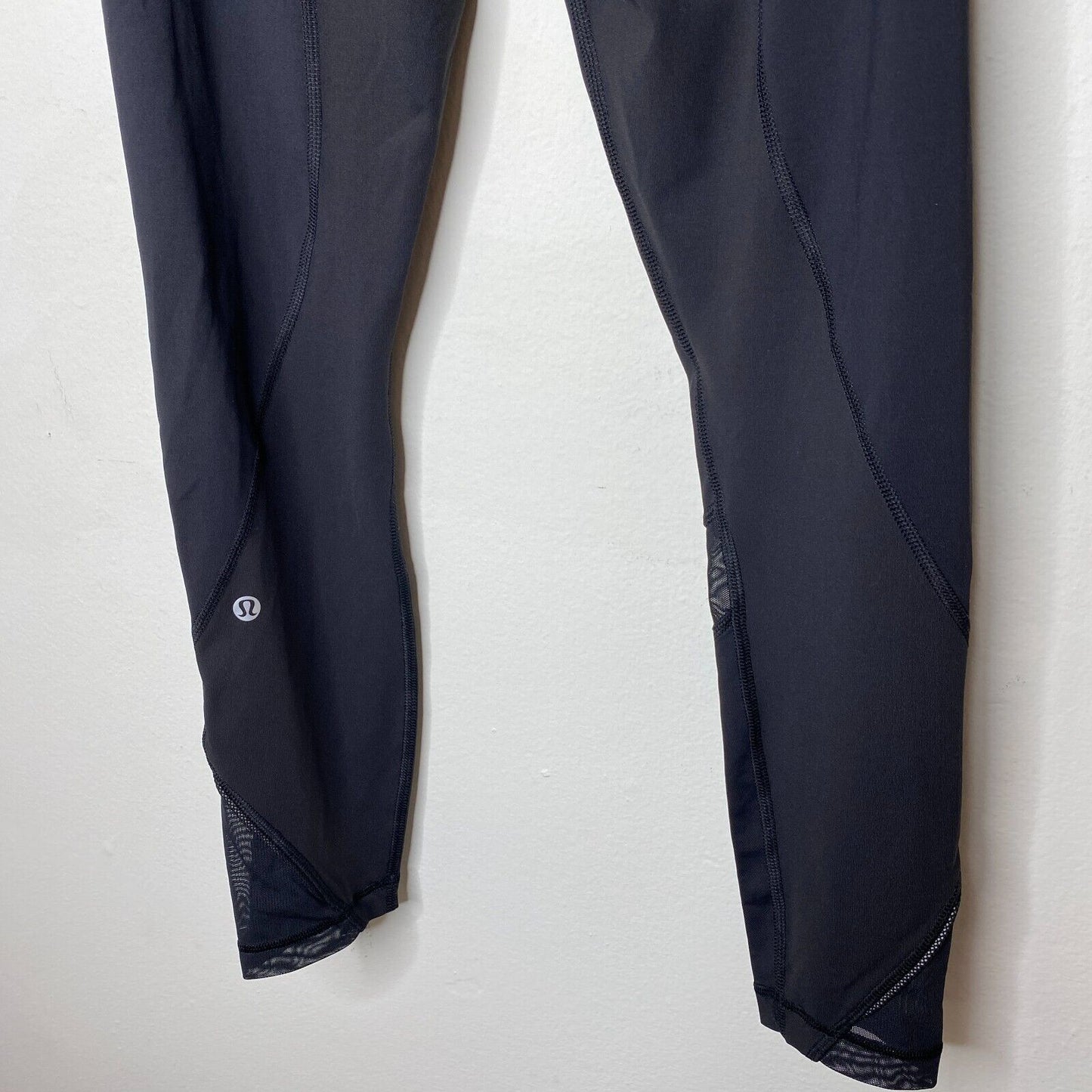 Lululemon Black Side Hip Zip Pockets Mesh Detail Waist & Ankle 7/8 Leggings 4