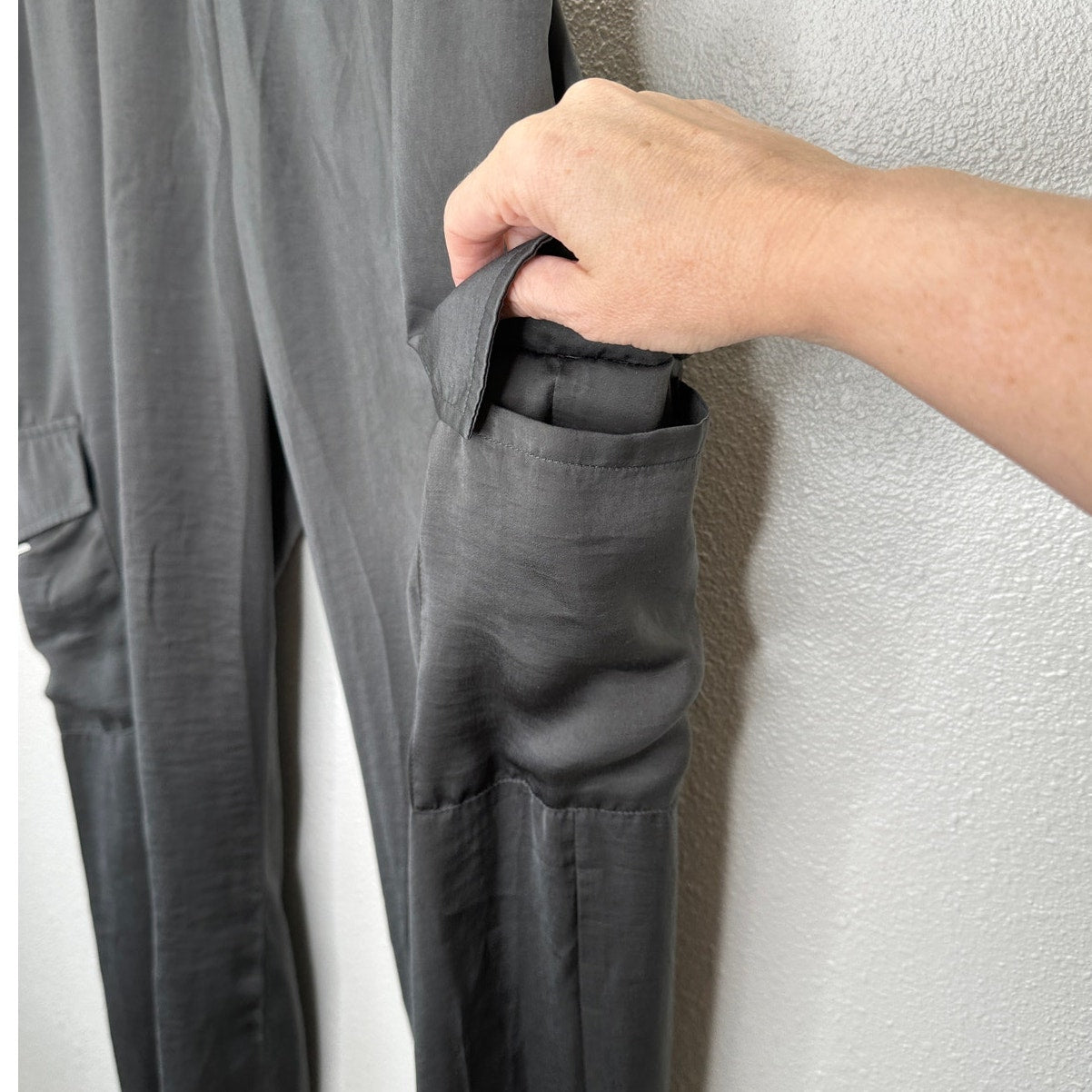 Sadie & Sage Gray Satin Utility Pocketed Elastic Waist Jogger S