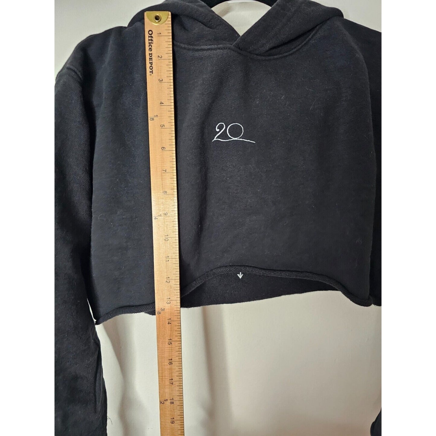 Woo Twenty Black Hooded Cropped Raw Hem Long Sleeve Twenty Graphic Hoodie XS