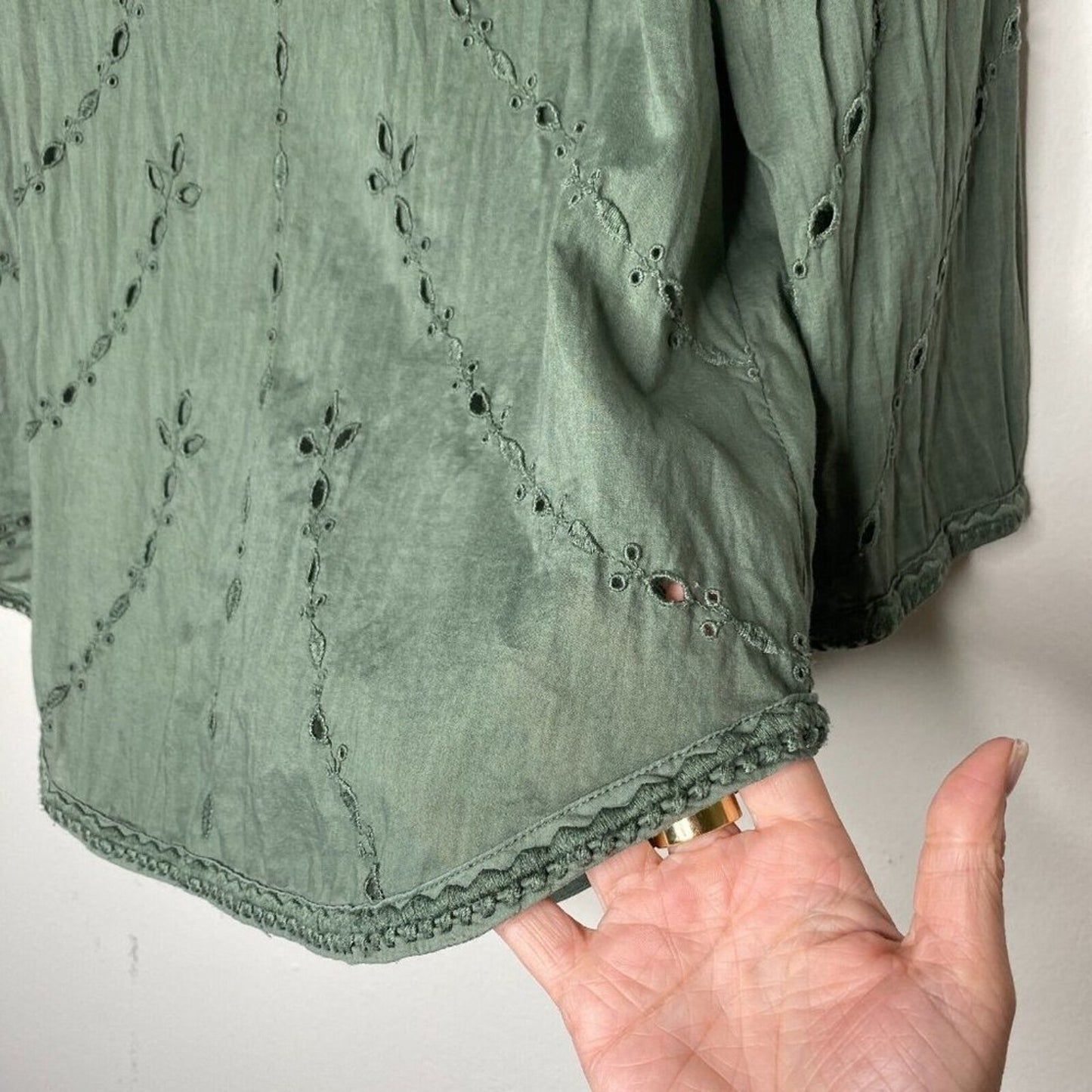 Gap Olive Green Embroidered Eyelet 3/4 Sleeve Crew Neck Blouse Top XS