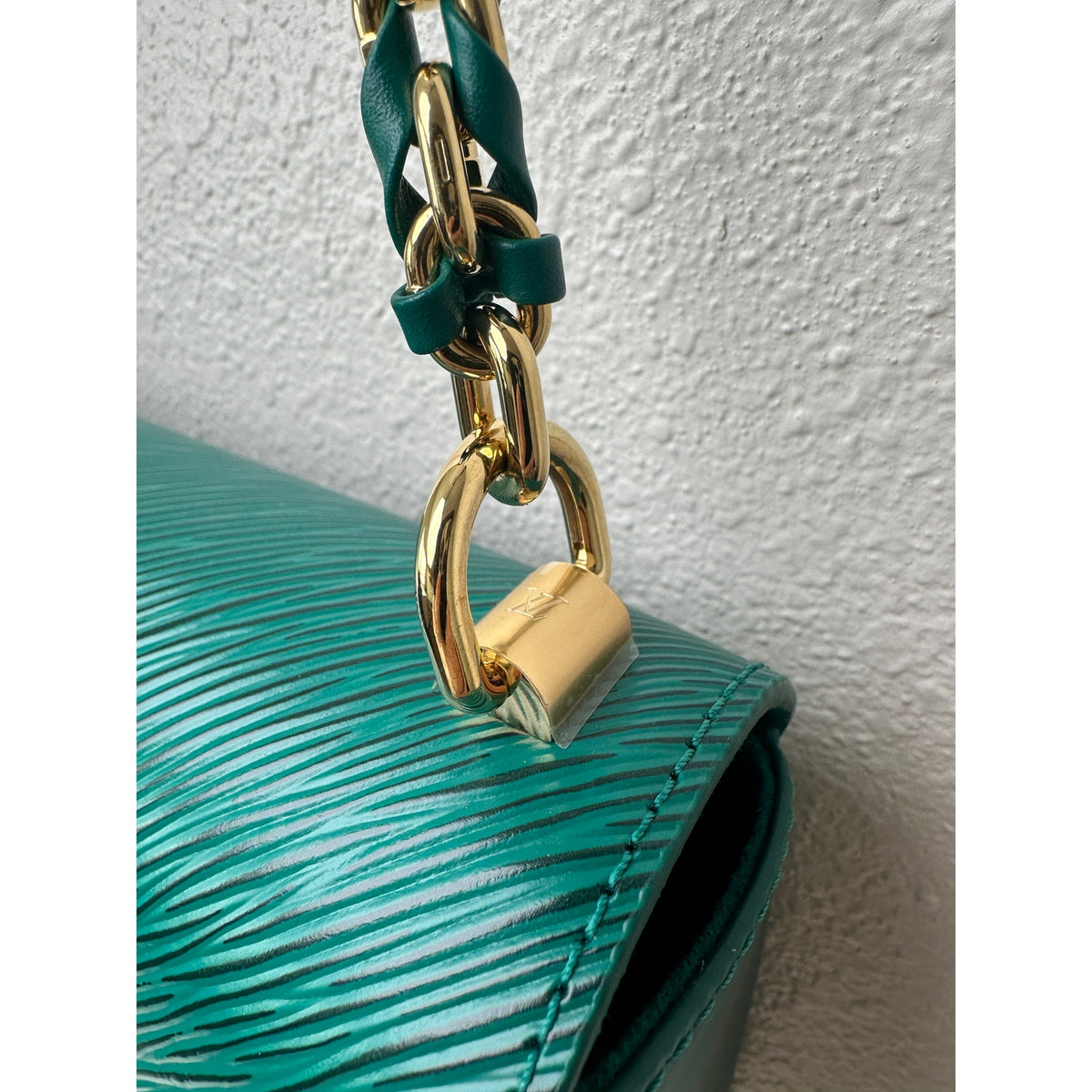 Louis Vuitton Twist MM Shoulder Bag – Emerald Epi Leather with Gold Hardware