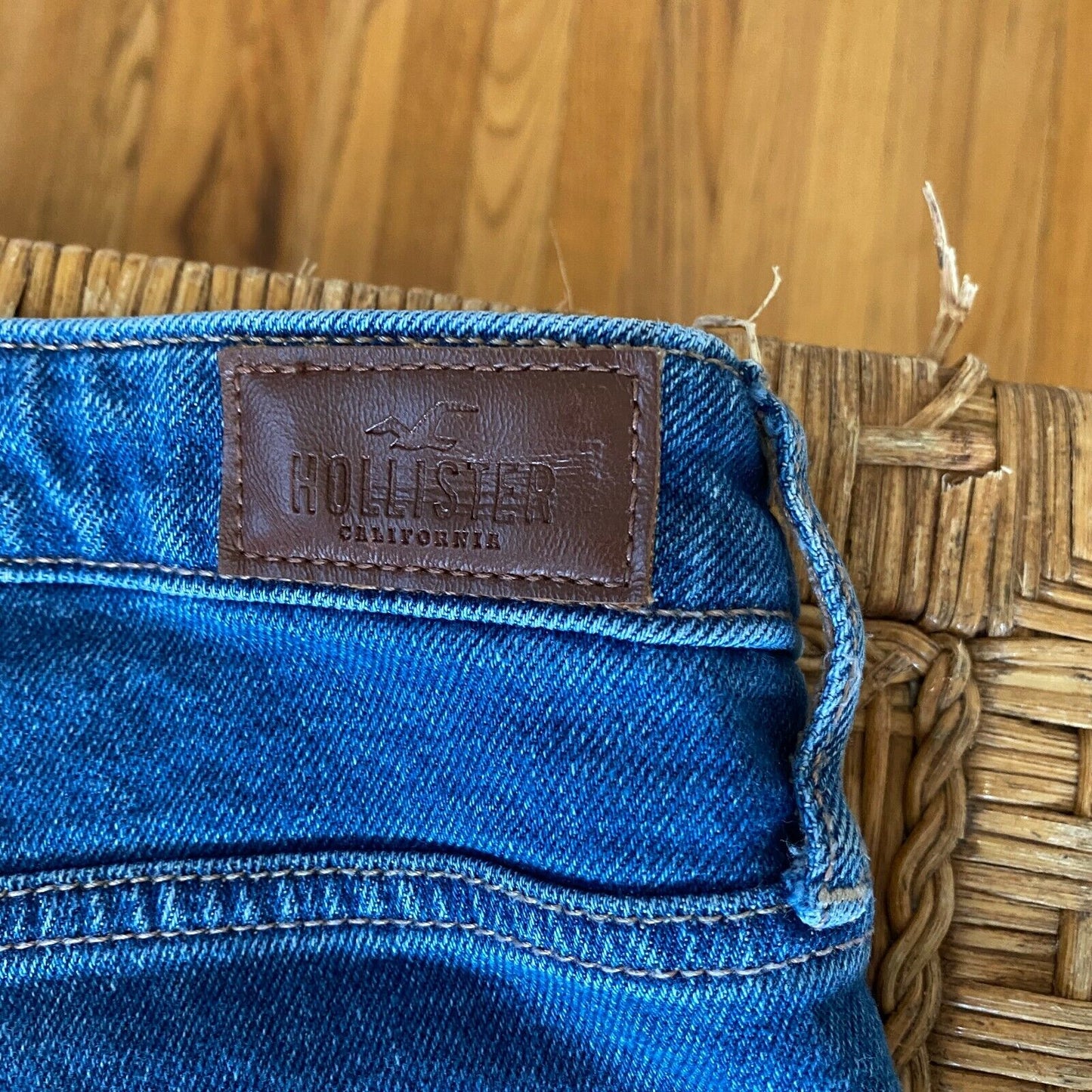 Hollister High Rise Mom Jeans Distressed Knees Frayed Hem Crop Denim Jean 26