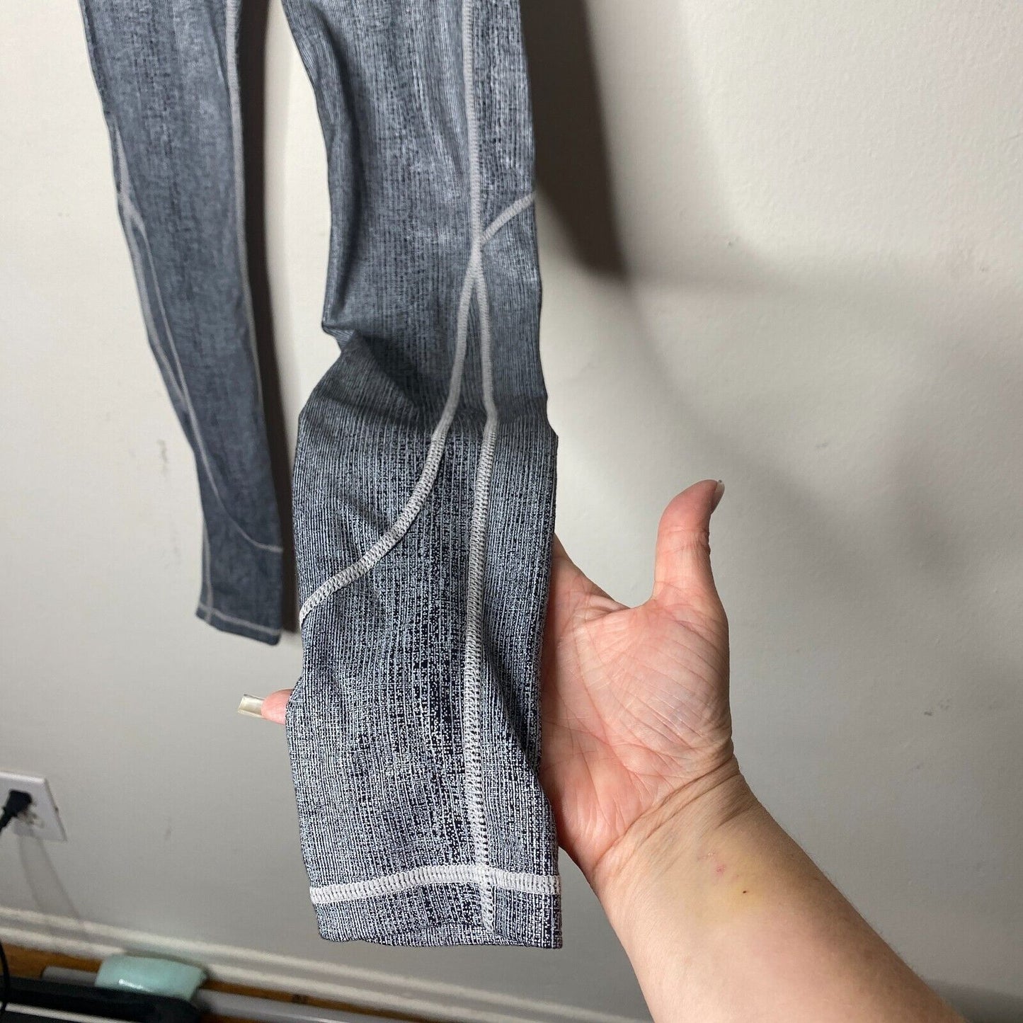 NWT Joe's Off Duty Comfy Gray Snakeskin Mid-Rise Soft Stretch Rhythm Leggings XS