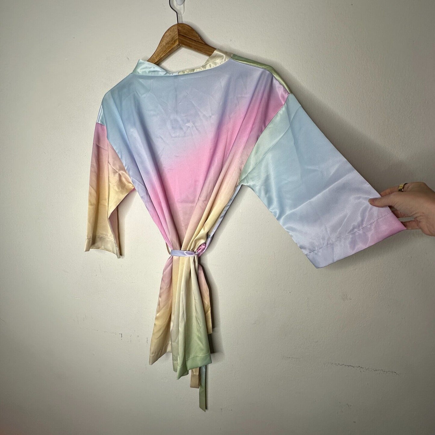 NWT OW Intimates Pastel Rainbow Kimono Open Satin Style Tie Waist Robe Small