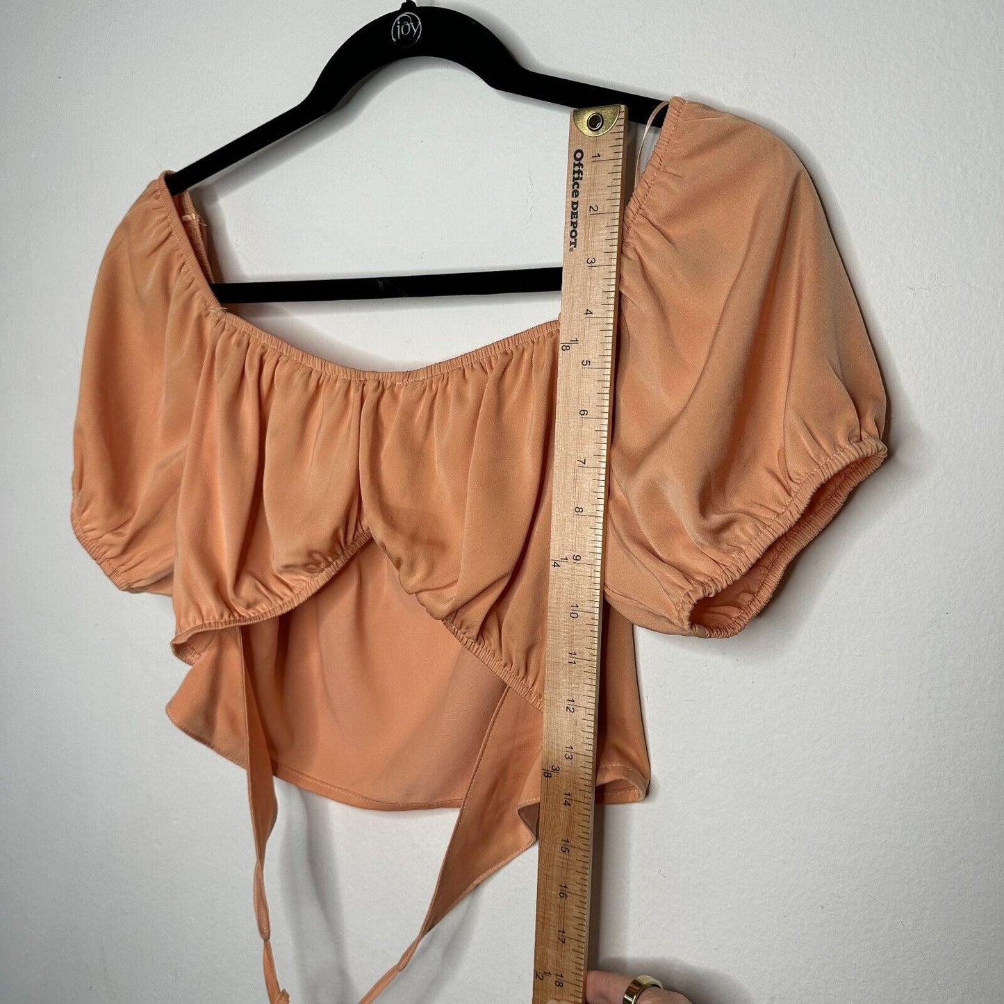 Le Lis Peach Puffed Short Sleeve Front Tie Elastic Neck Sleeve Crop Top L