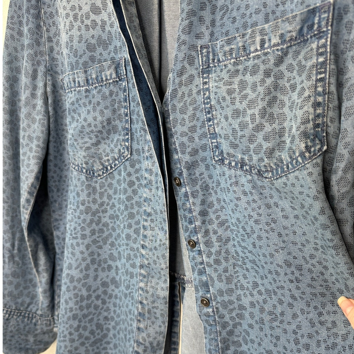 Cloth & Stone Denim Blue Animal Print Button Collared Shirt S