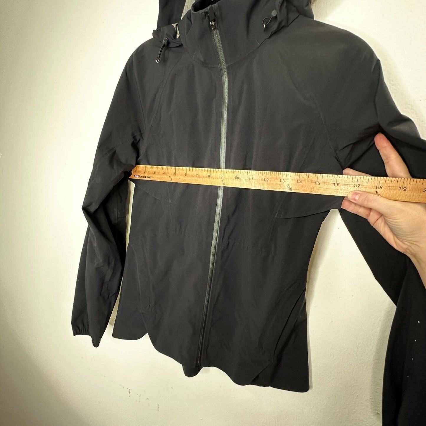 RARE Lululemon Black 2017 Whistler Ambassador Summit Jacket Front Zip Hooded 4