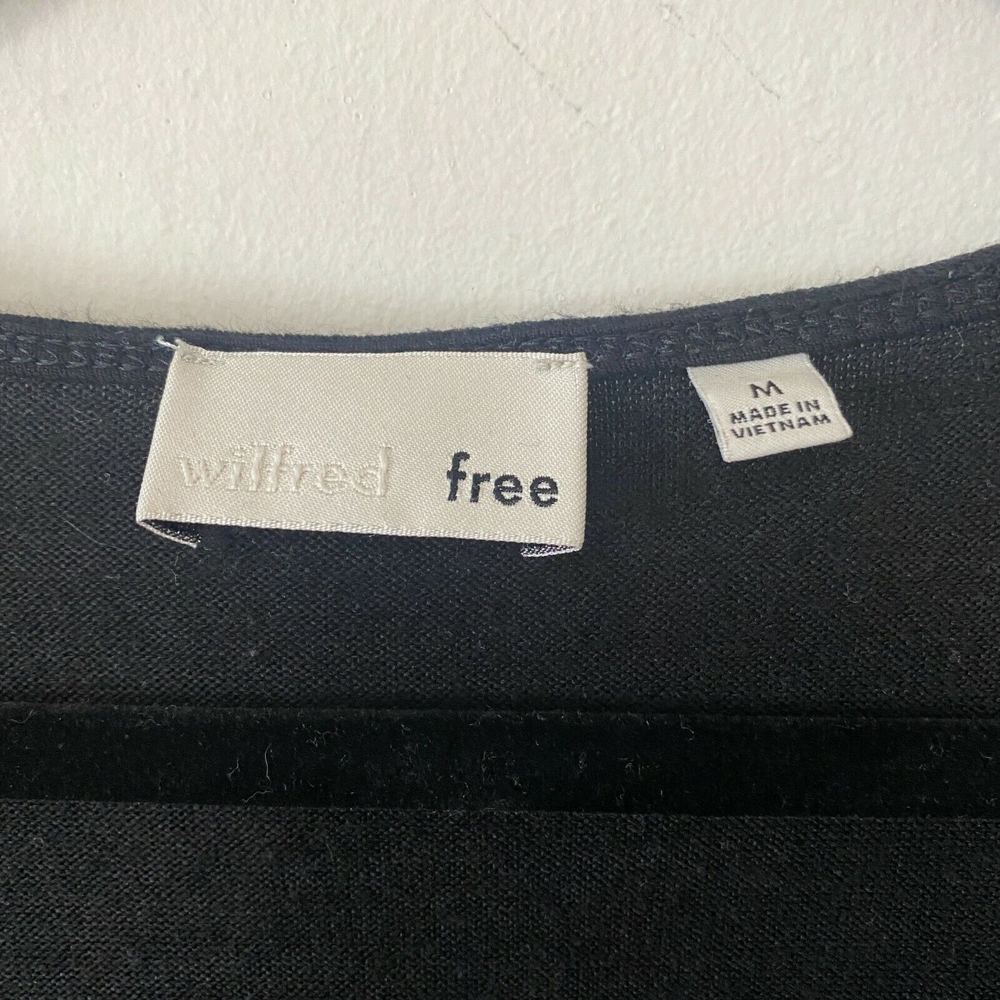 Aritizia Wilfred Free Black Thin Knit V-Neck 3/4 Sleeve Boxy Sweater Jumper M