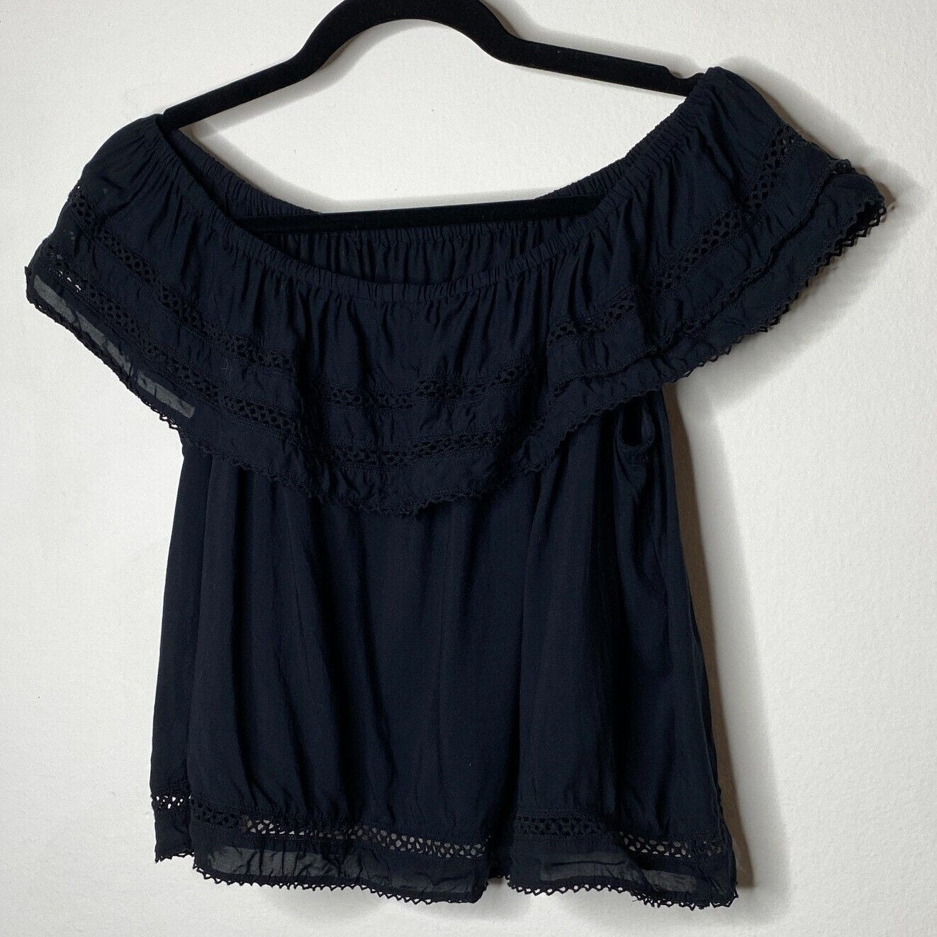 Aritzia Wilfred Hollande Black Off Shoulder Crochet Ruffle Crop Boho Blouse XS