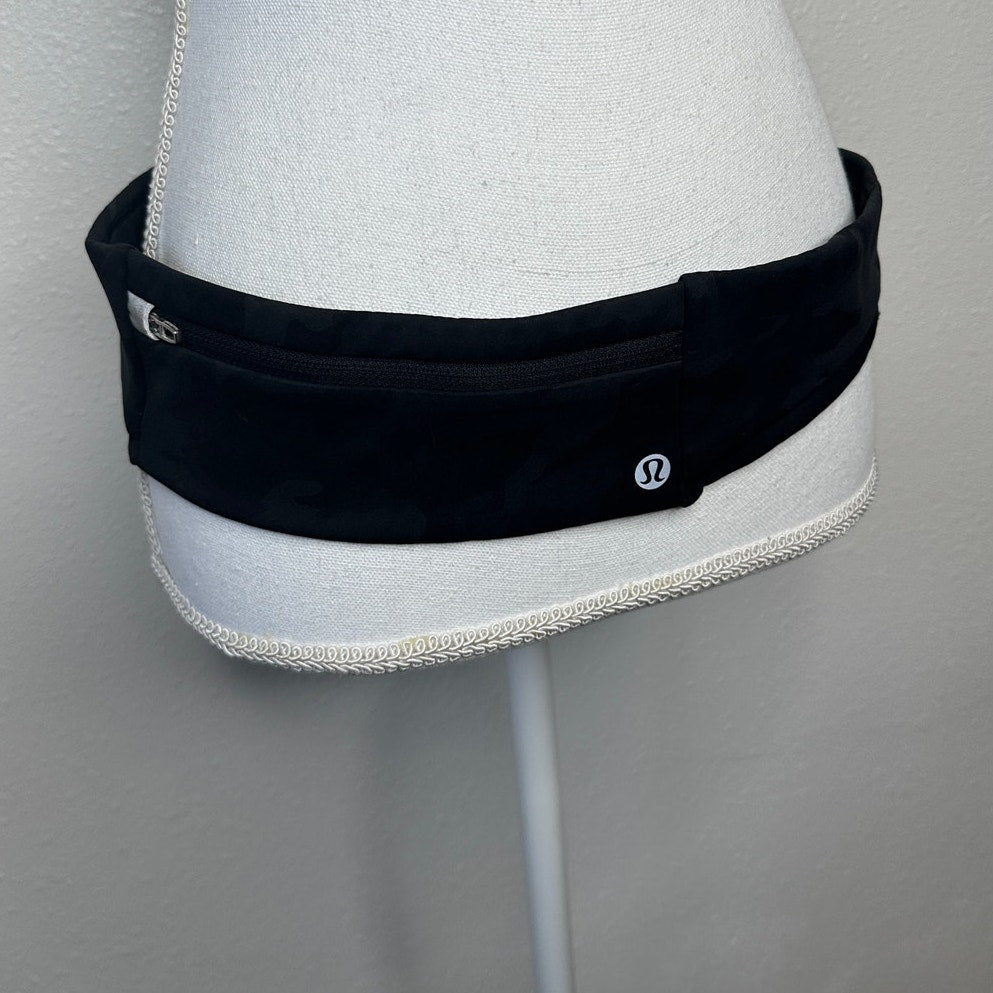 Lululemon Black Camo Jacquard Reflective Running Belt Waist Pack Fanny Pack