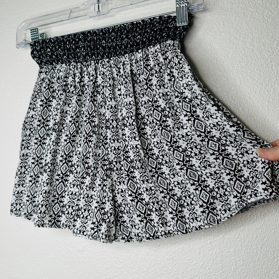 Aqua Black & White Diamond Print Elastic Waist Pocketed Short Shorts M