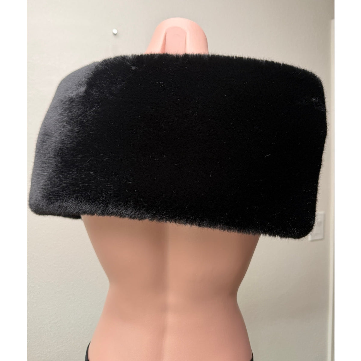 NWT White House Black Market Black Faux Fur Wrap Women
