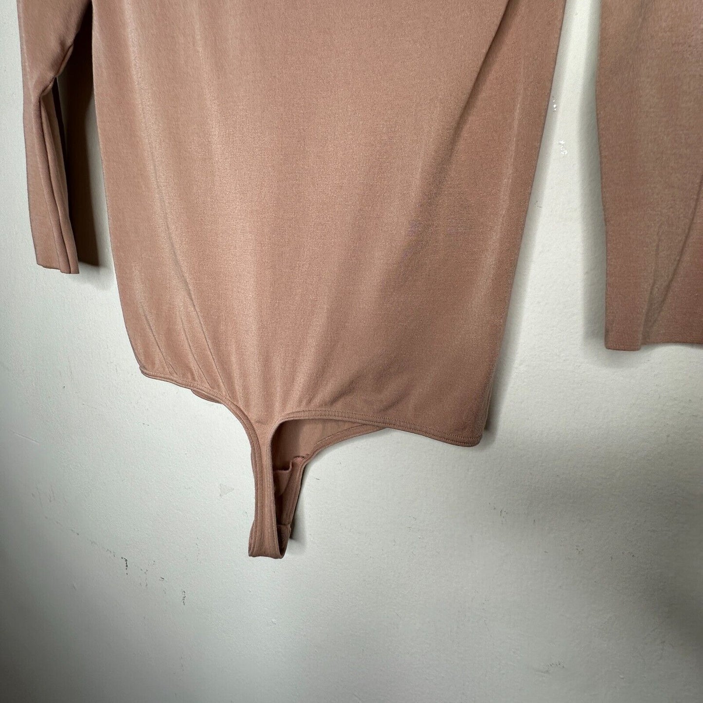 Wolford Tan Beige 3/4 Sleeve Banded Scoop Neck Thong Bodysuit Medium