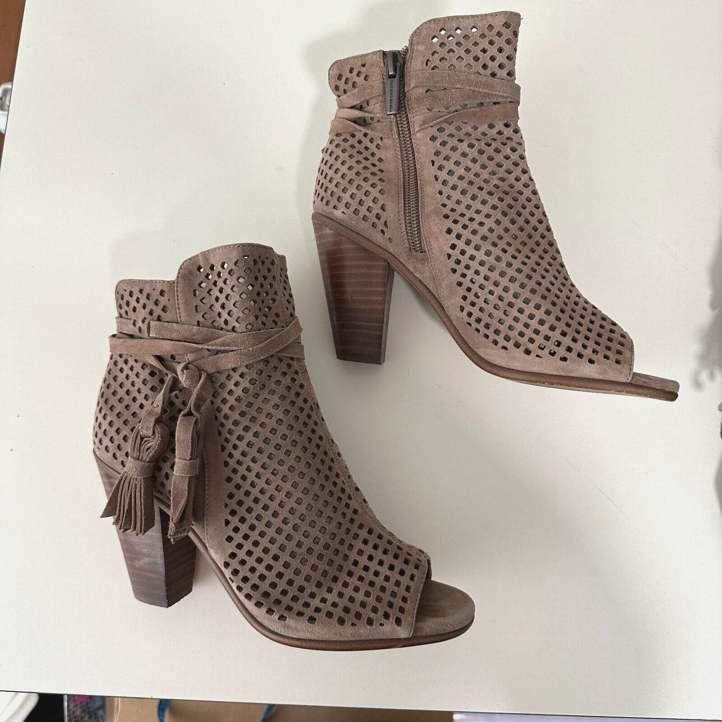 Vince Camuto Kamey Tan Taupe Suede Laser Cut Open Toe Tie Tassel Zip Booties 5.5