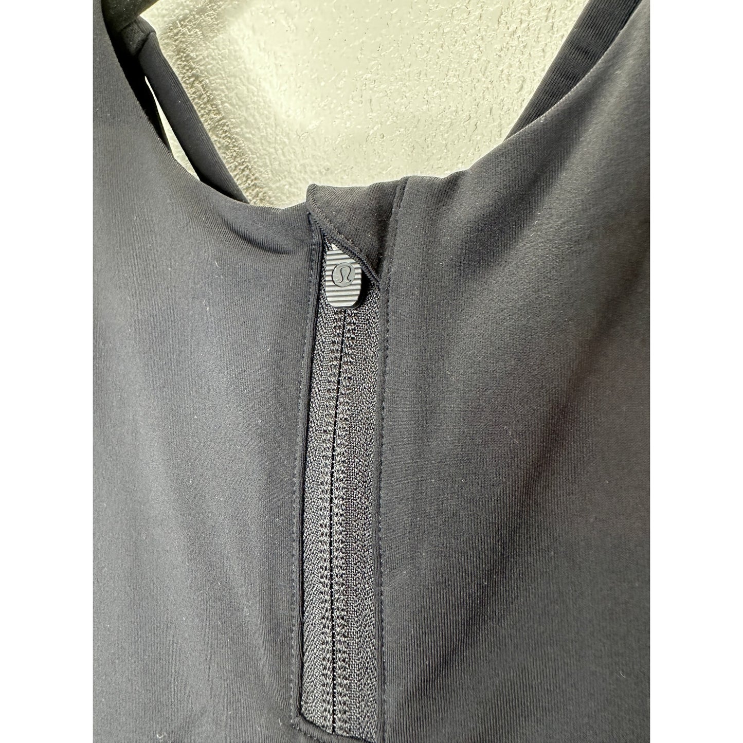 Lululemon Black Energy Bra High Neck Front Zip Gold Logo Sports Bra