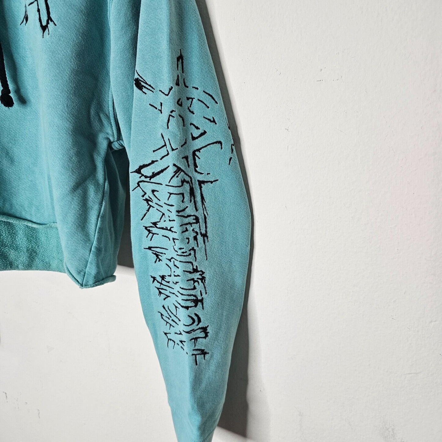 Post LA Adaptation Aqua and Black Graphic Long Sleeve Crop Hooded Sweater Small