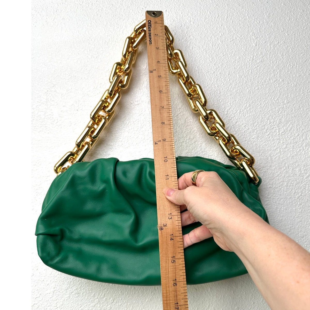 NWOT Bottega Veneta Chain Pouch Leather Shoulder Bag – Green with Gold Chain