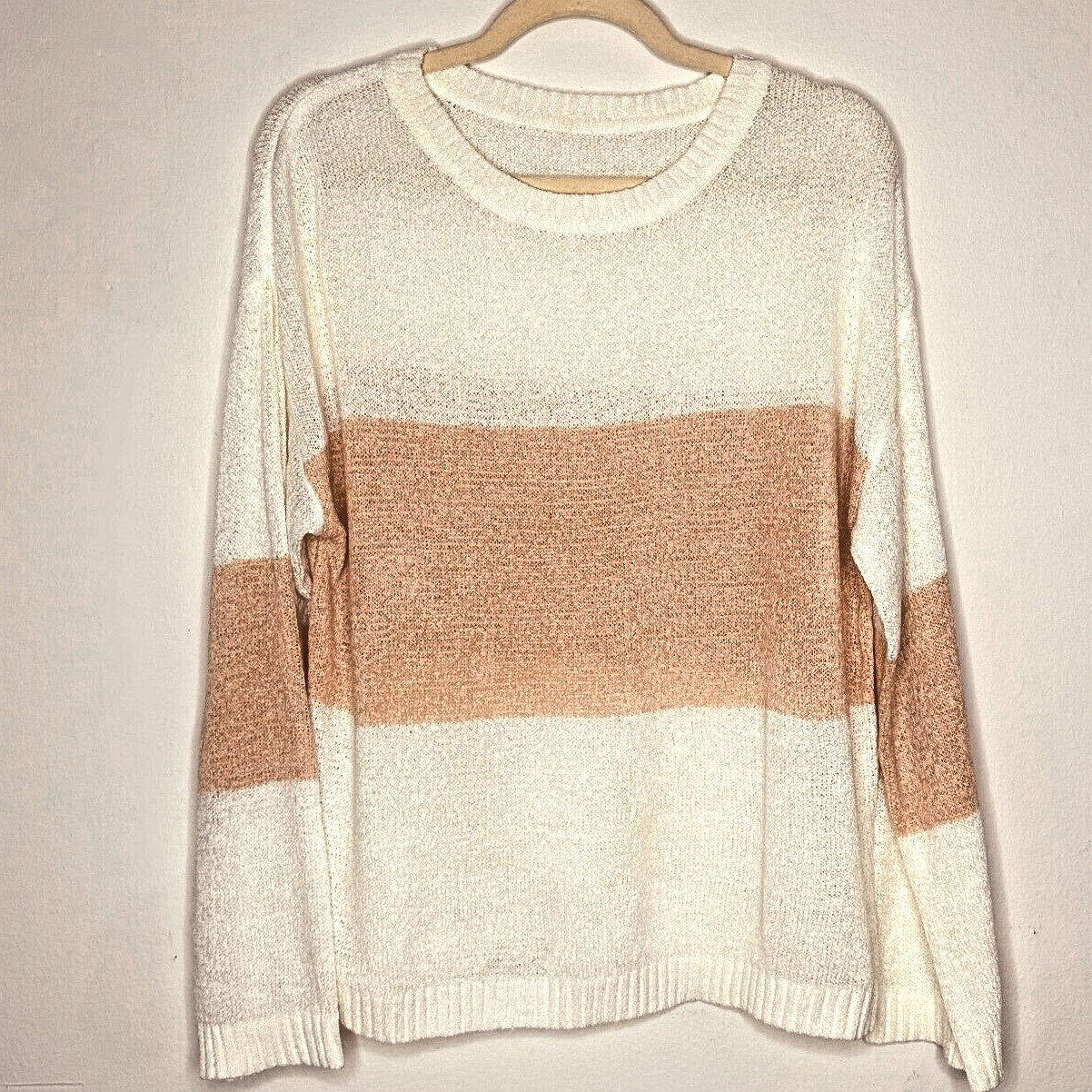Newbury Kustom Long Sleeve Peach and Cream Color Block Round Neck Sweater M