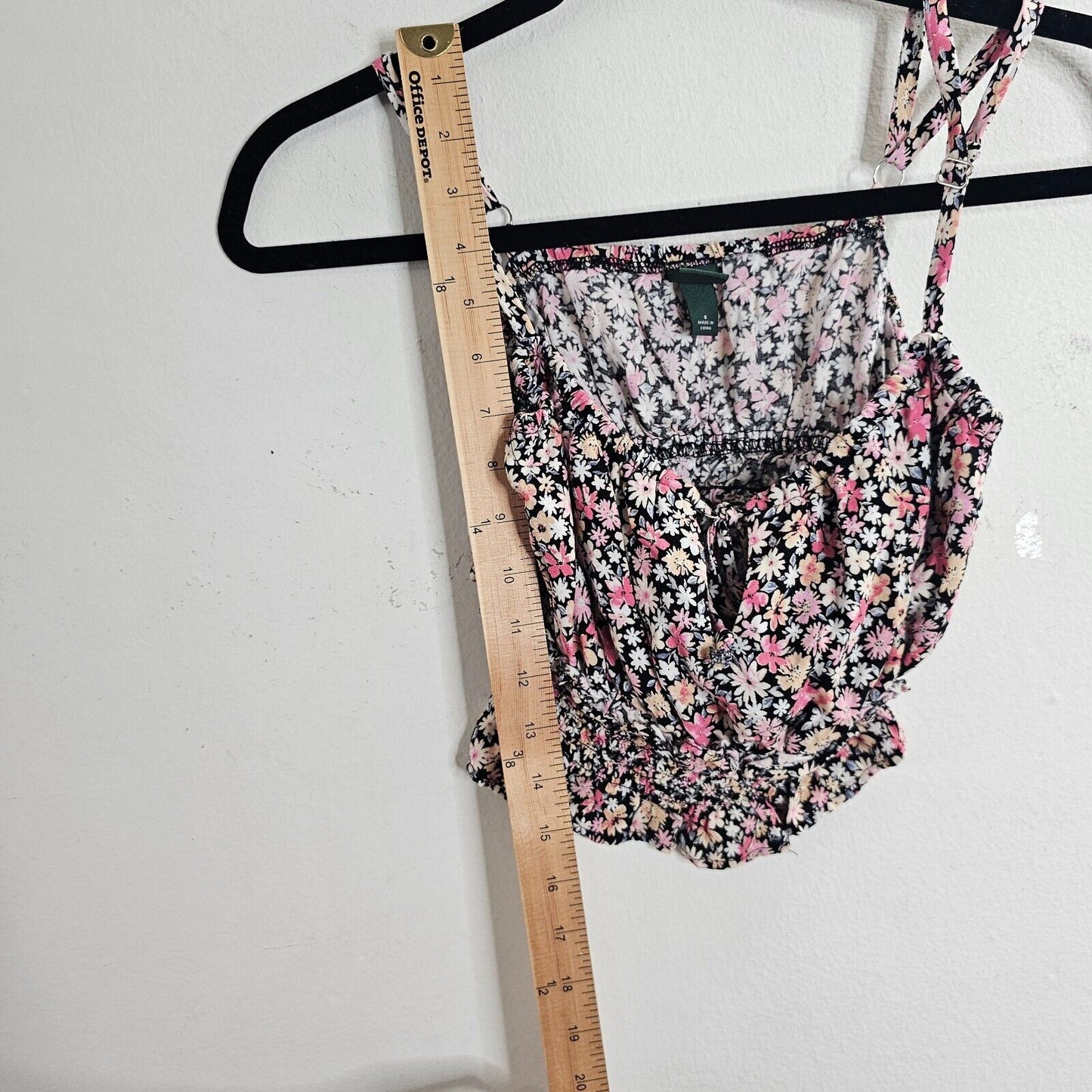 Wild Fable Black Pink Yellow Floral Keyhole Front Ruche Ruffle Crop Top Small